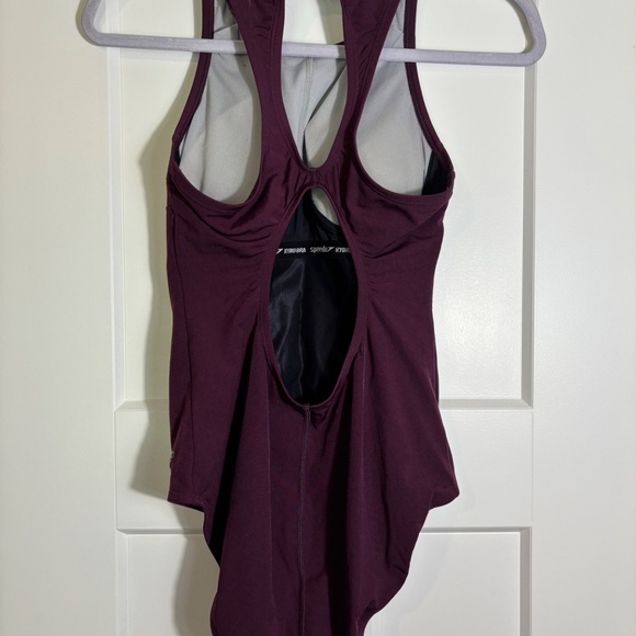 Speedo One Piece SwimSuit in Plum Women's Size 6 Excellent Condition - Picture 2 of 4